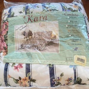 NWOT Kara Vintage Floral Queen Comforter